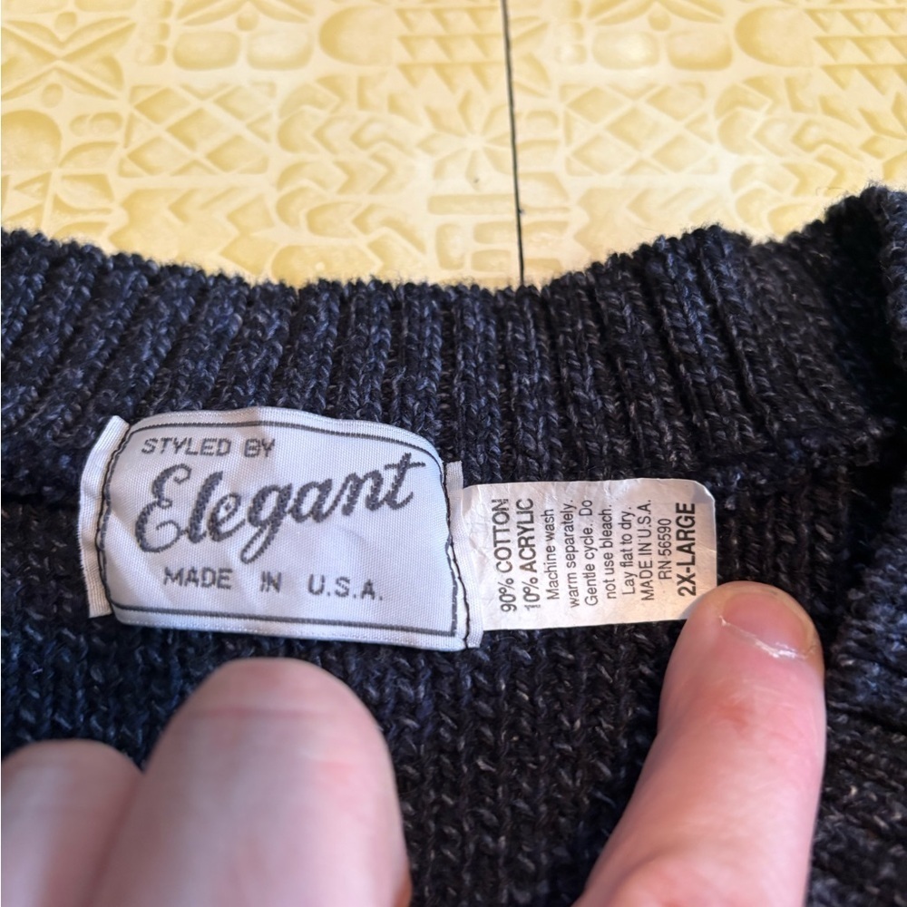 Vintage Men's Blue Sweater with Patterned Stripes - Picture 4 of 8